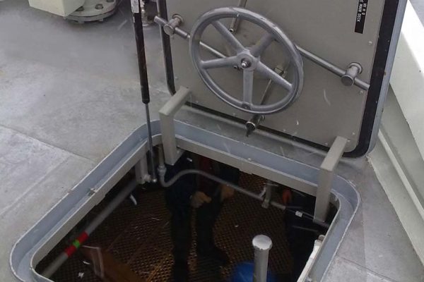 newthex-navy-hatch-watertight-03