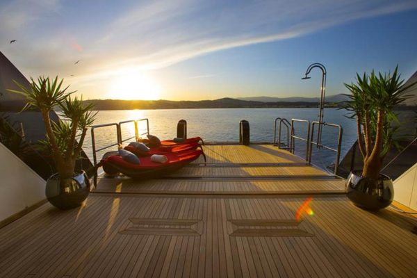 newthex-new-hulldoor-stern-2-1020