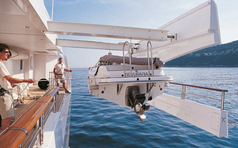 newthex-news-bulwark-tender-crane-superyacht