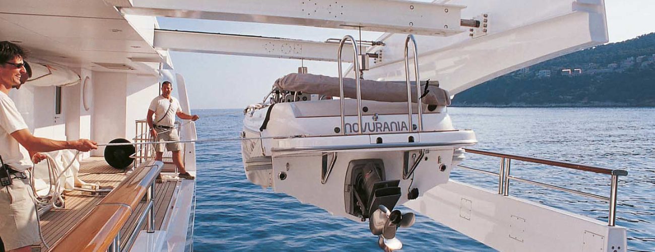 newthex-news-bulwark-tender-crane-superyacht