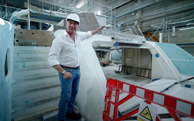 newthex-news-hidden-flush-transom-door-superyacht-02