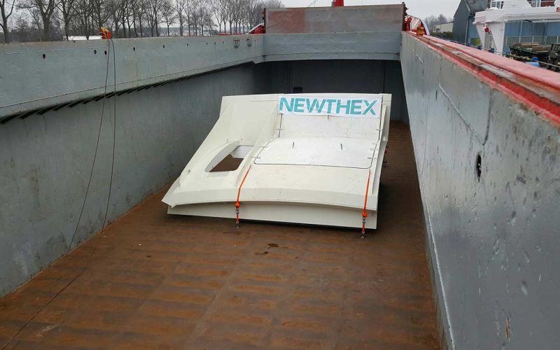 Newthex - delivers hull door by boat